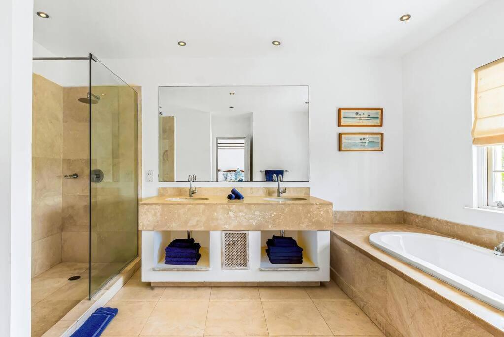 Blue Horizon Battaleys Mews Mullins Barbados Villa